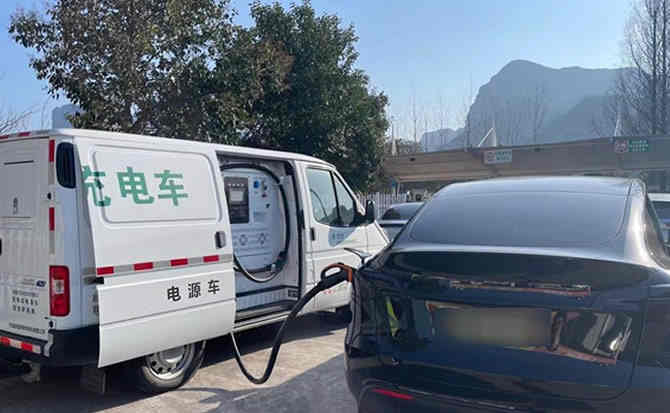 商都汽车搭电